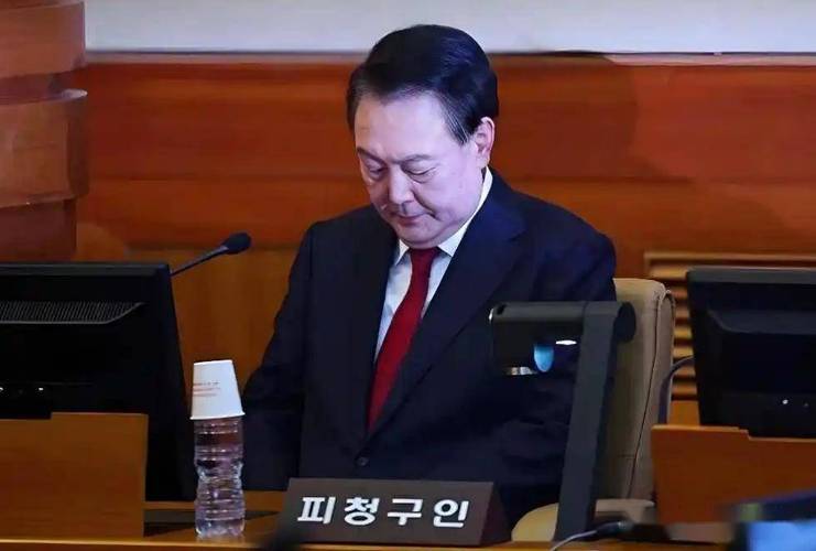 韩媒：尹锡悦在总统办公室放了一张特制大床，每次海外出访要带专用床垫
